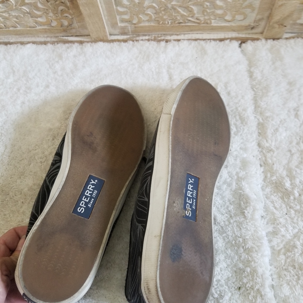 Shoes - Picture 2 of 4